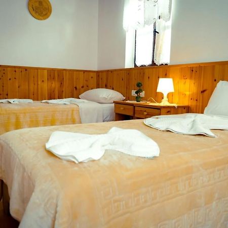 Hotel Domino Gjirokastër Buitenkant foto