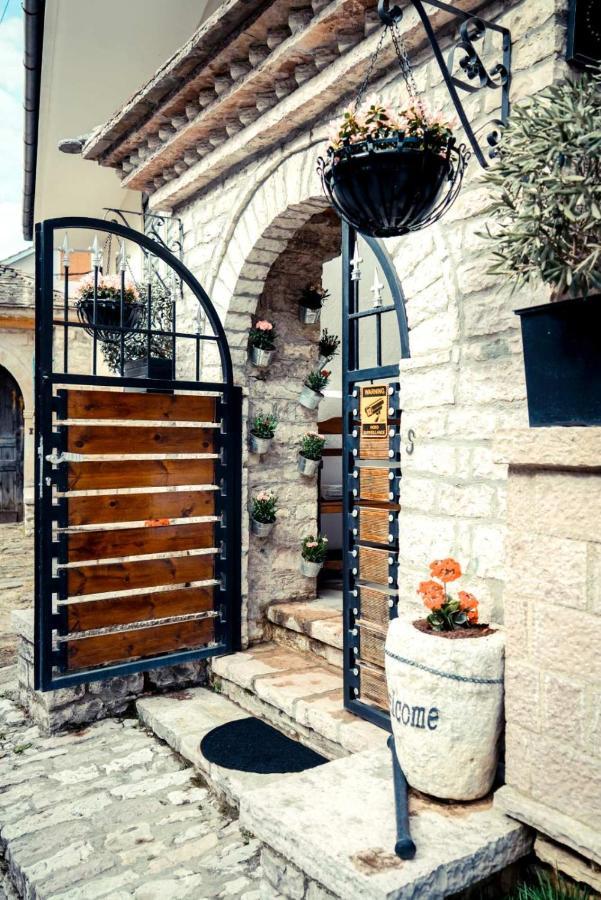 Hotel Domino Gjirokastër Buitenkant foto