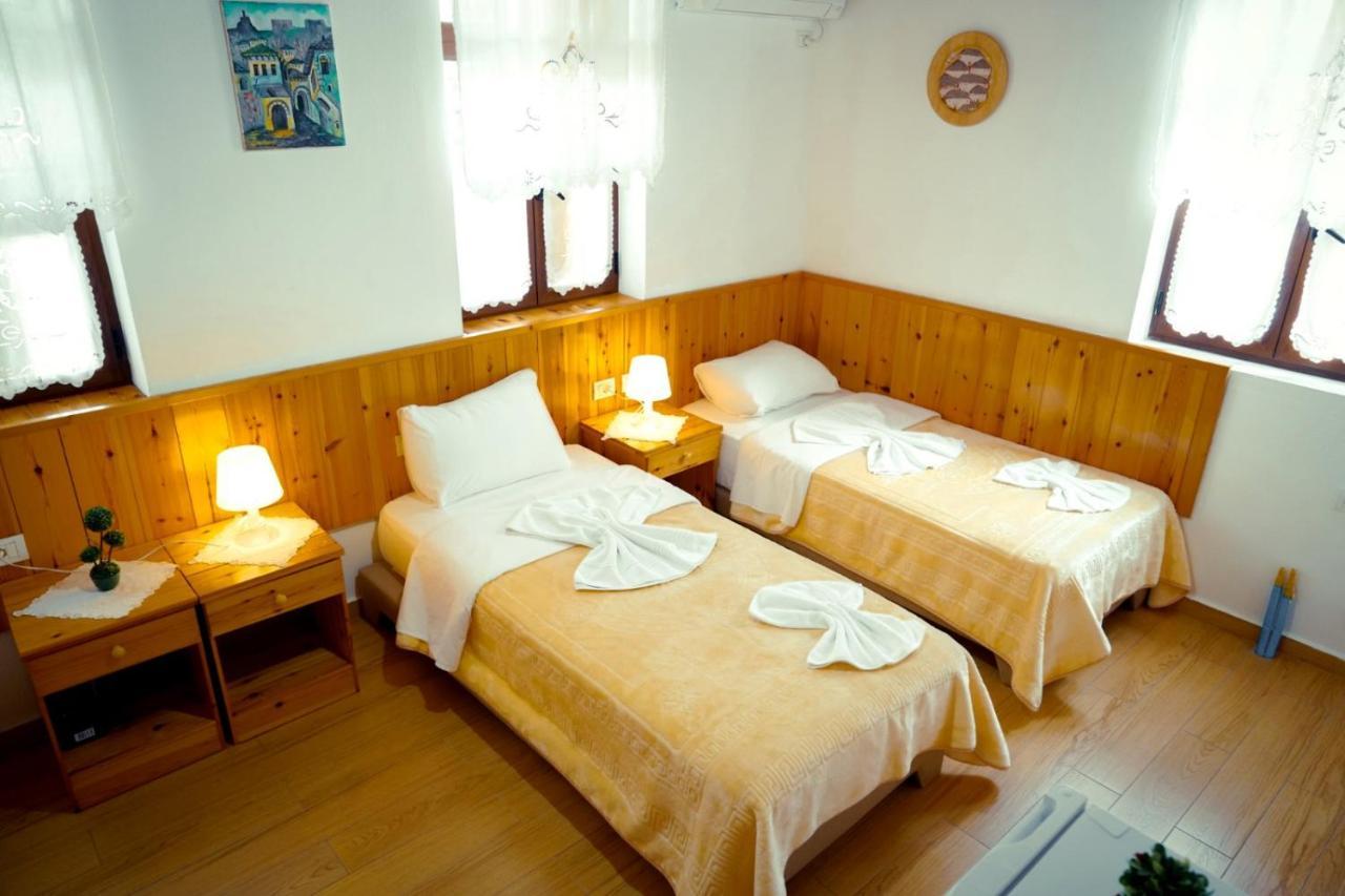 Hotel Domino Gjirokastër Buitenkant foto