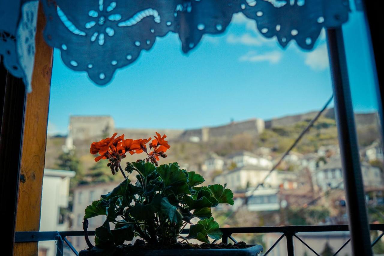 Hotel Domino Gjirokastër Buitenkant foto