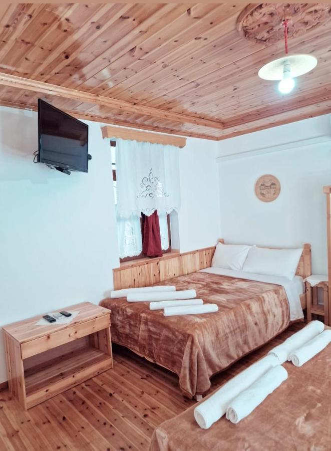Hotel Domino Gjirokastër Buitenkant foto