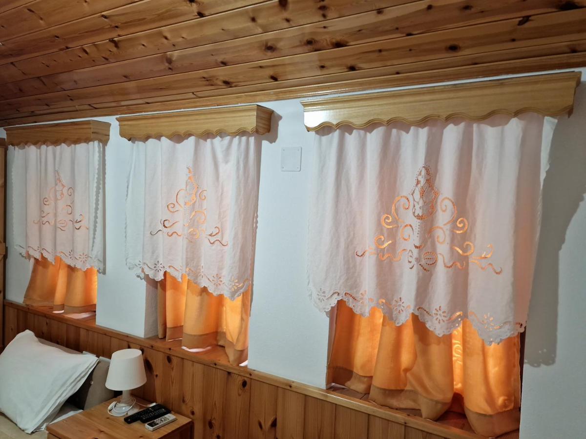 Hotel Domino Gjirokastër Buitenkant foto