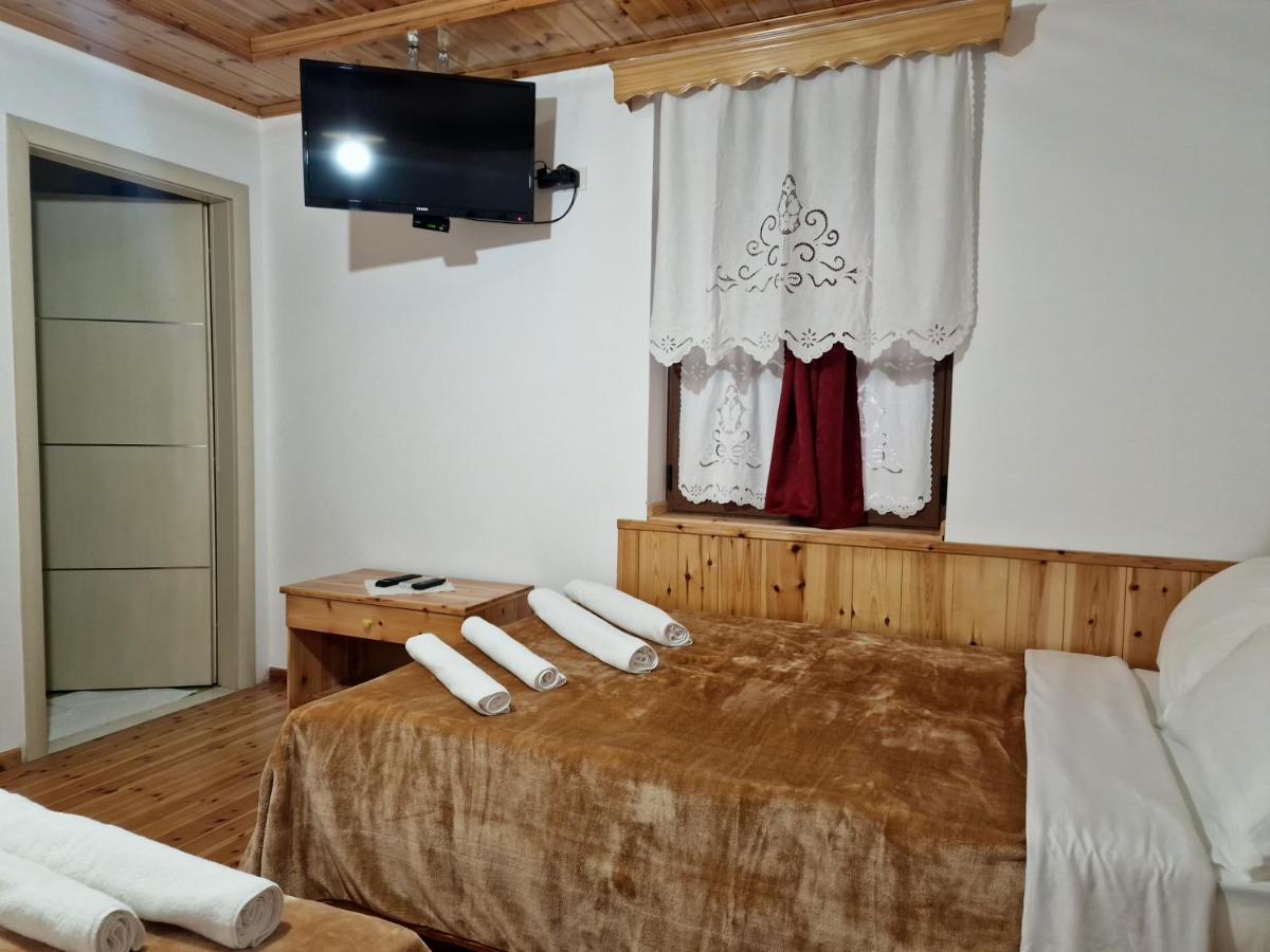Hotel Domino Gjirokastër Buitenkant foto