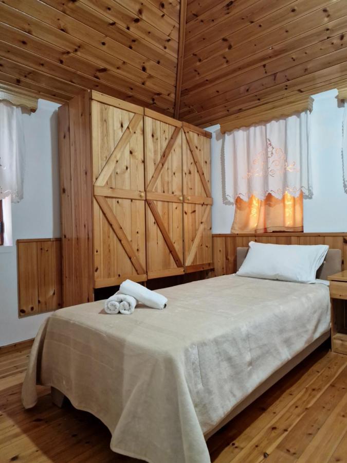 Hotel Domino Gjirokastër Buitenkant foto