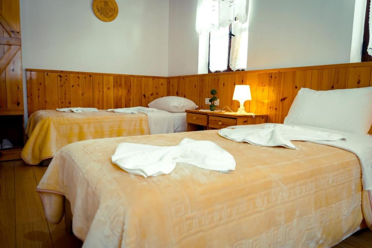 Hotel Domino Gjirokastër Buitenkant foto
