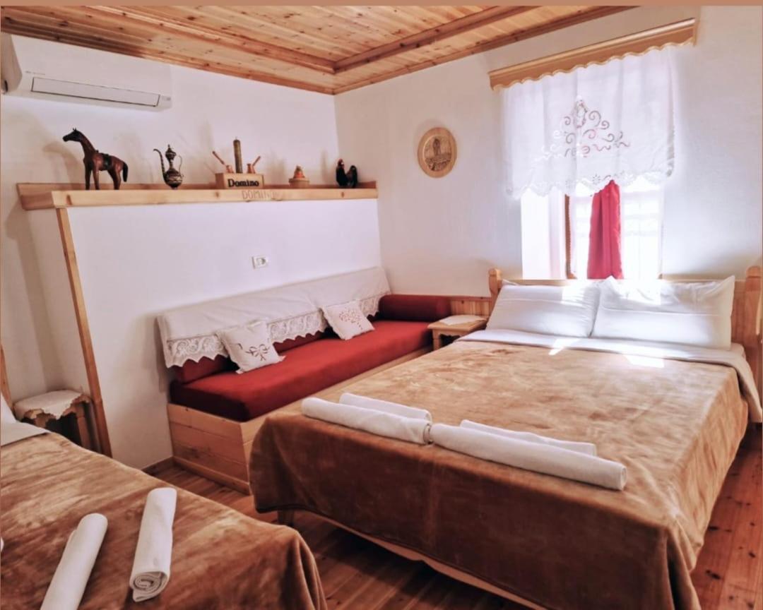 Hotel Domino Gjirokastër Buitenkant foto