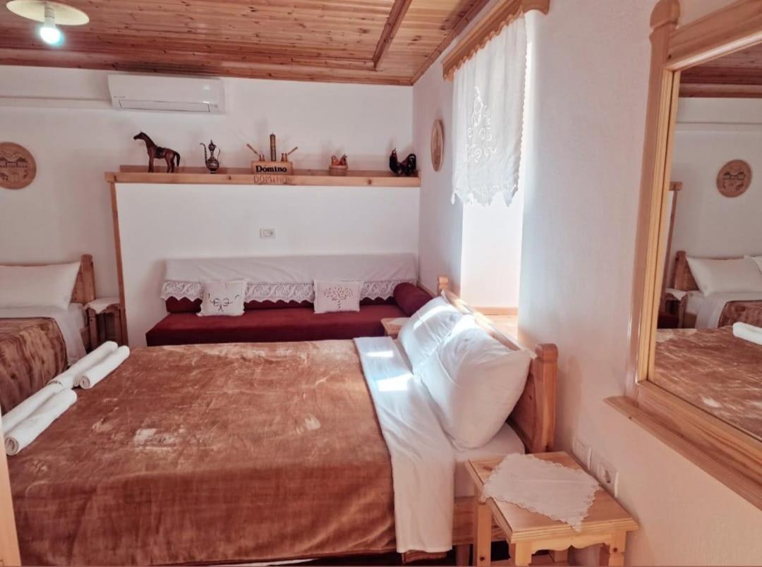 Hotel Domino Gjirokastër Buitenkant foto