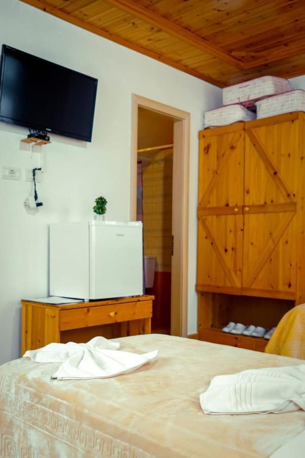 Hotel Domino Gjirokastër Buitenkant foto