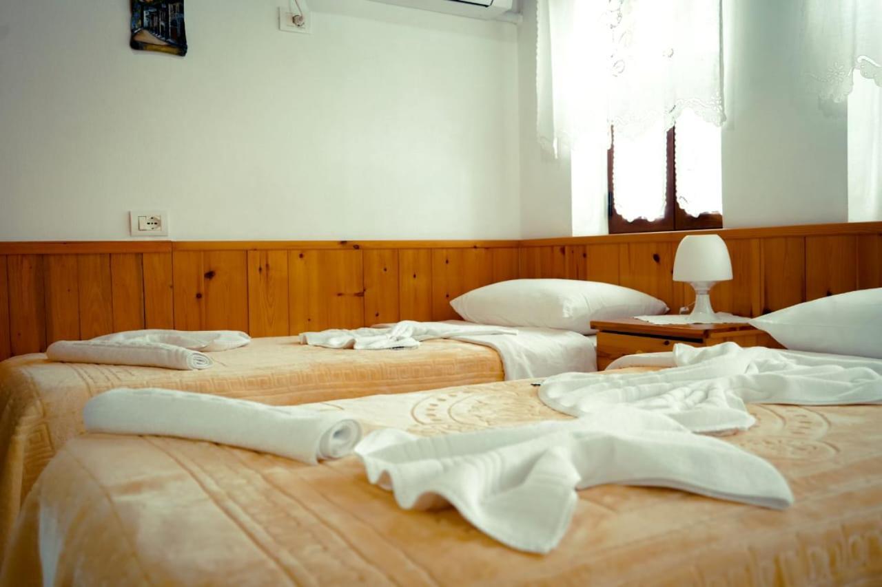 Hotel Domino Gjirokastër Buitenkant foto