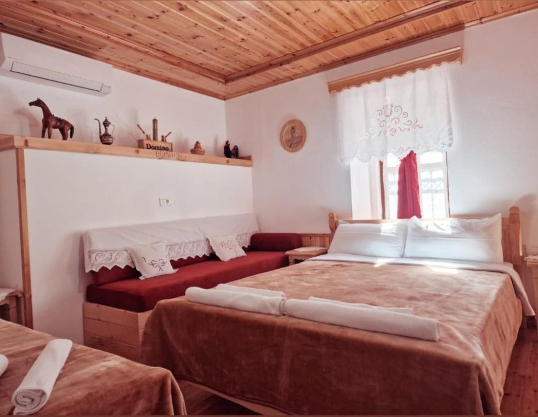 Hotel Domino Gjirokastër Buitenkant foto