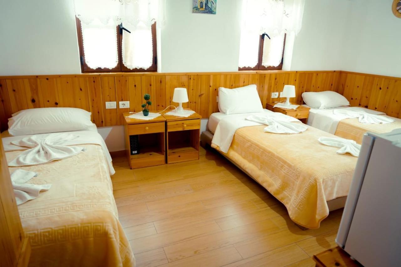 Hotel Domino Gjirokastër Buitenkant foto