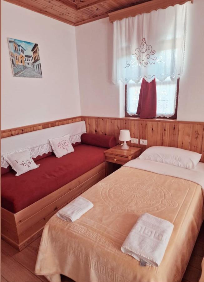 Hotel Domino Gjirokastër Buitenkant foto