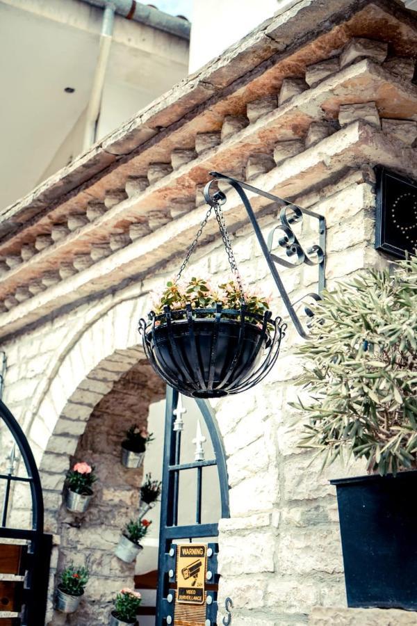 Hotel Domino Gjirokastër Buitenkant foto